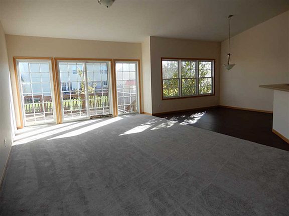 5th image of 496 Prairie Knoll Dr