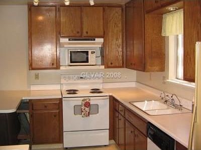 1st image of 528 Greenbriar Townhouse Way