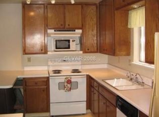 528 Greenbriar Townhouse Way, Las Vegas, NV 89121