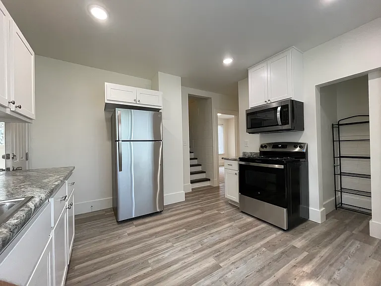 1323 Leonard St NE — Photo 25