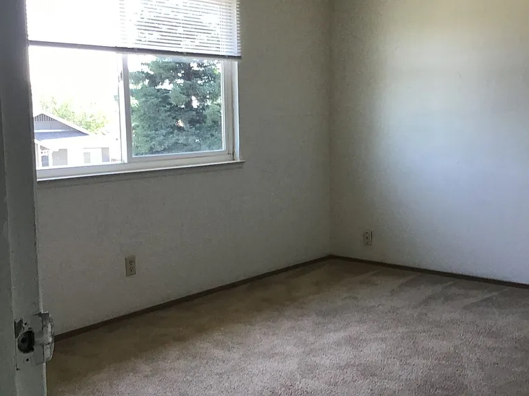 1119 G St — Photo 29