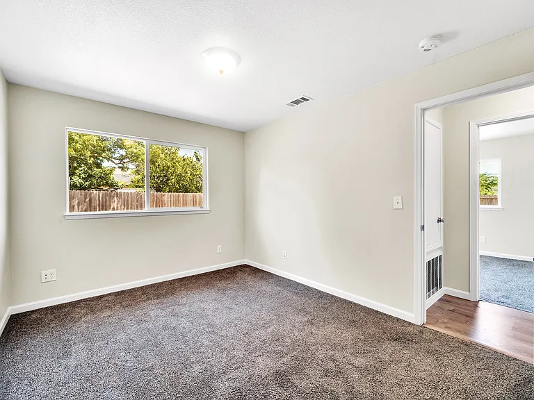 156 Sawyer St — Photo 25