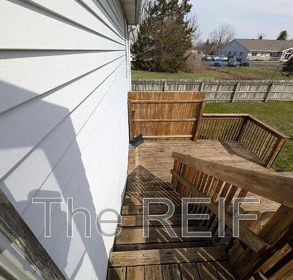 719 Peachtree Pl — Photo 3