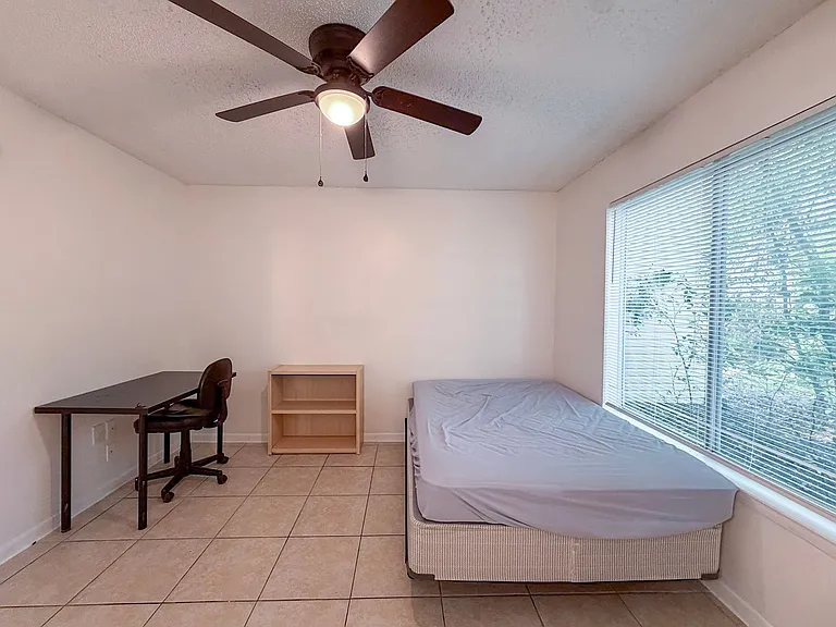 3921 SW 34th St #301 — Photo 9