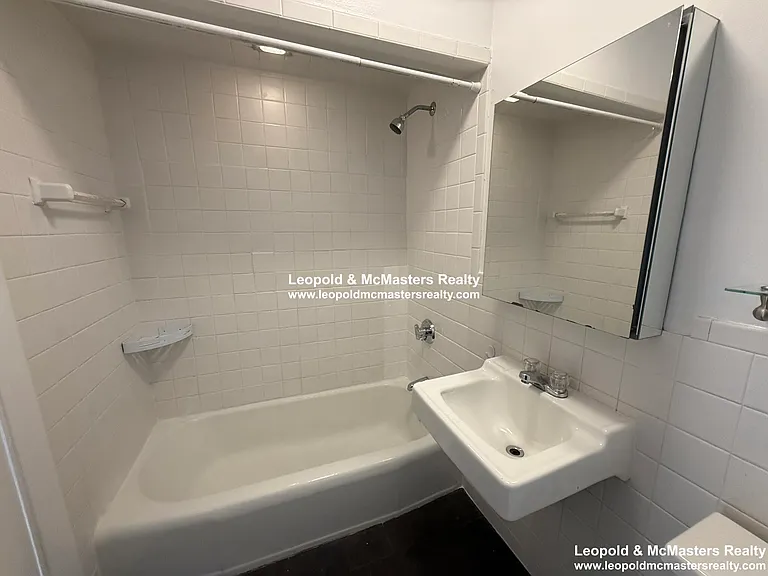24 Mt. Vernon St apartment — Photo 8