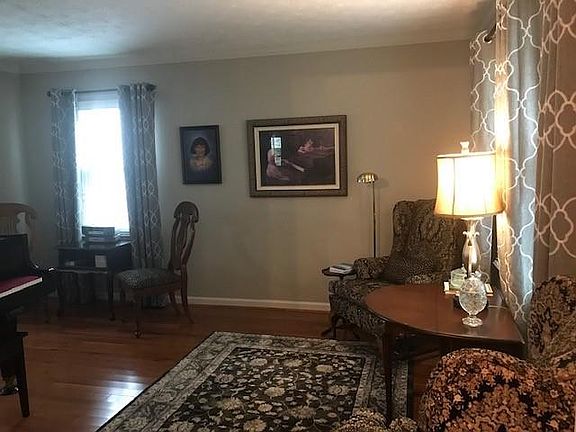4th image of 344 Regal Dr