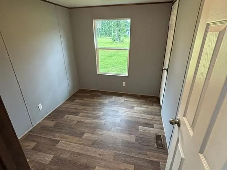 5600 W Kilgore Ave — Photo 10