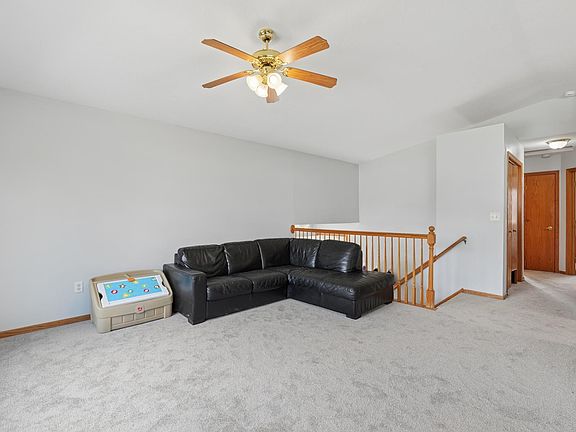 3rd image of 105 Capelle St