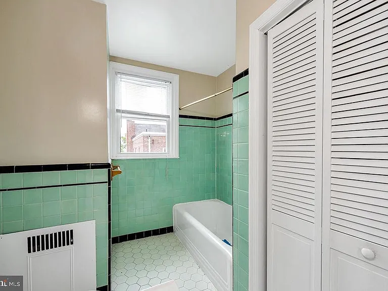 293 Wabash Ave — Photo 16