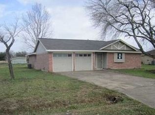 2403 Gladiola St, Highlands, TX 77562