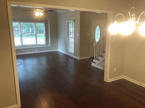 3rd image of 269 Oakleigh Dr