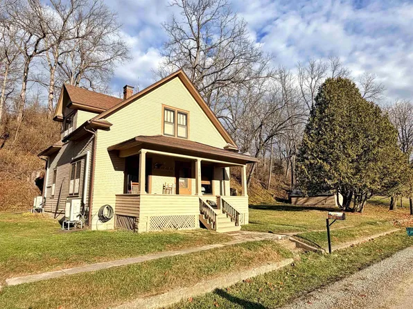 118 Quandahl Rd, Decorah, IA 52101