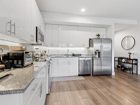 4th image of 3265 Bird Ave #301