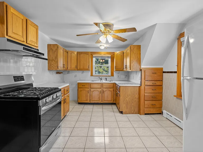 17 Benson Ave #2 — Photo 6