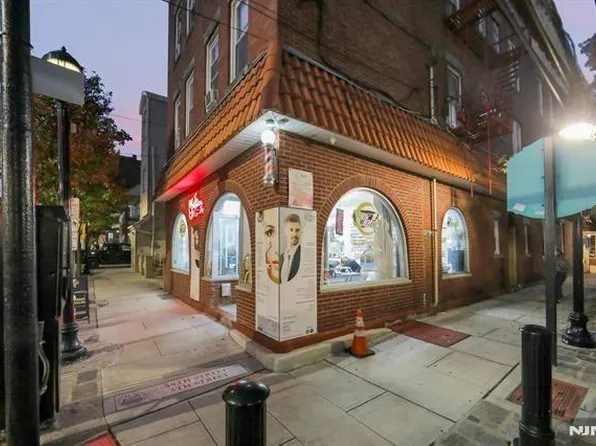300 49th St, Union City, NJ 07087