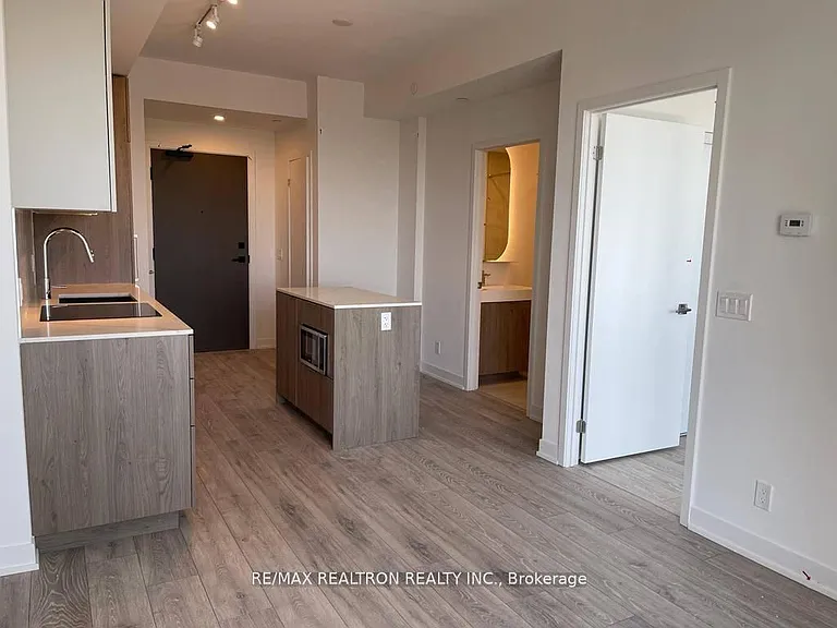 15 Holmes Ave S #1709 — Photo 8