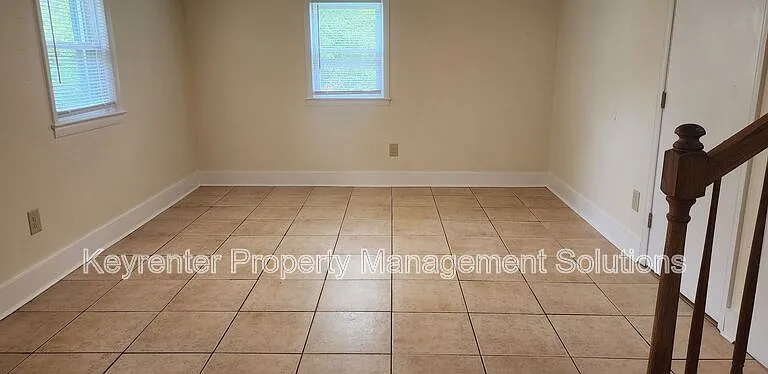 813 Highland Ave — Photo 5