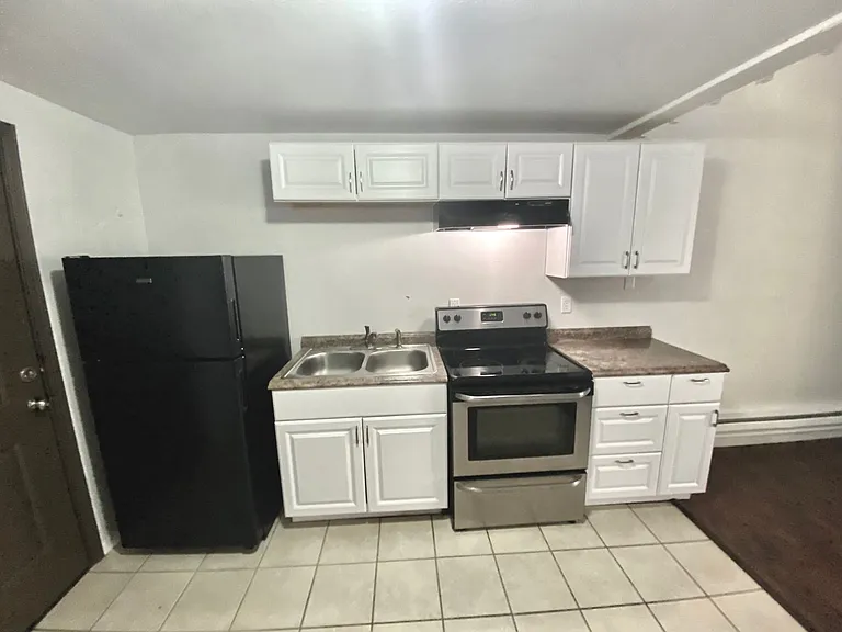2907 E Wabash Ave — Photo 3