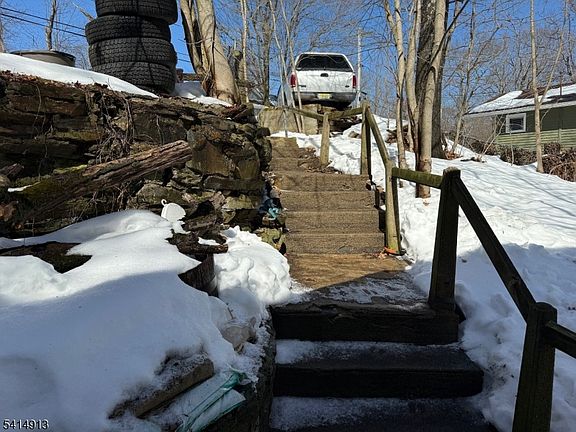 4th image of 19 Up Grnwd Rd