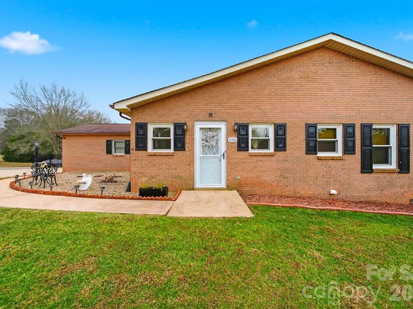 2336 21st Ave NE, Hickory, NC 28601