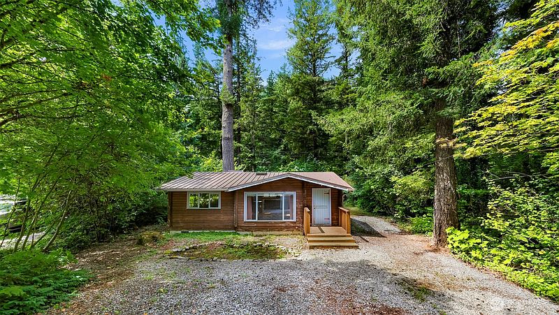2nd image of 6105 Poppy court