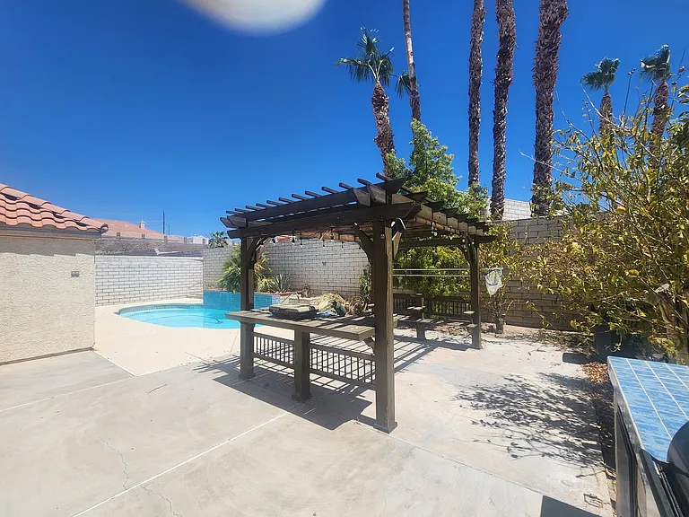 3660 Catalina Dr — Photo 4