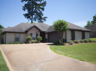 530 Glensview Dr, Brandon, MS 39047