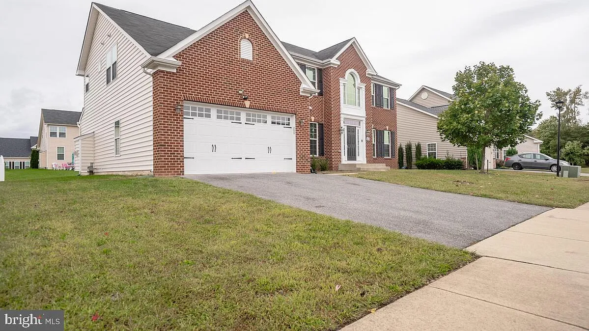 4 bed, 3.5 bath, 4796 sqft, $4,150 — Photo 2