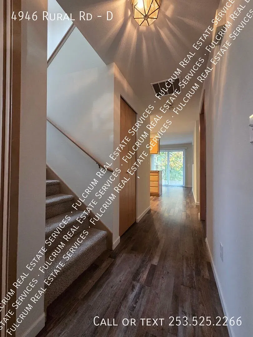 Charming and Convenient Tumwater Townhome Ready for Move-In! — Photo 3