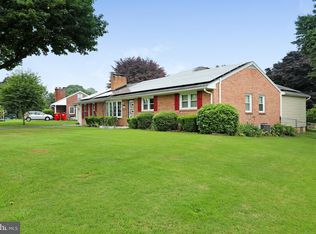 16714 Hampton Rd, Williamsport, MD 21795