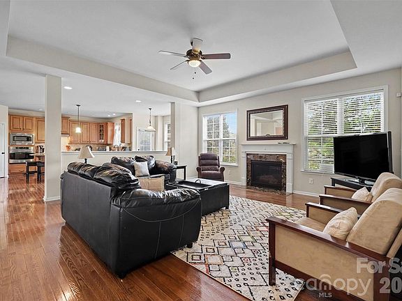 4th image of 1008 Hawker Rd