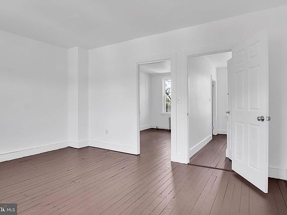 2nd image of 1122 N George St