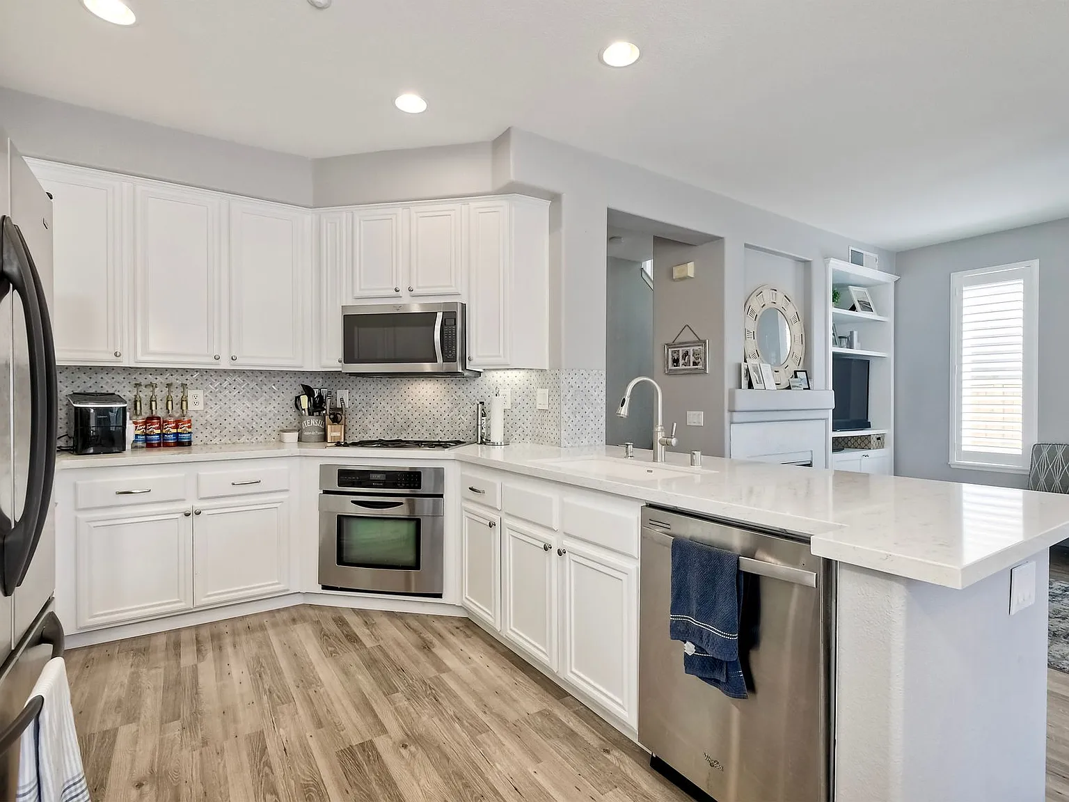 3 bed, 2.5 bath, 1690 sqft, $5,000 — Photo 3