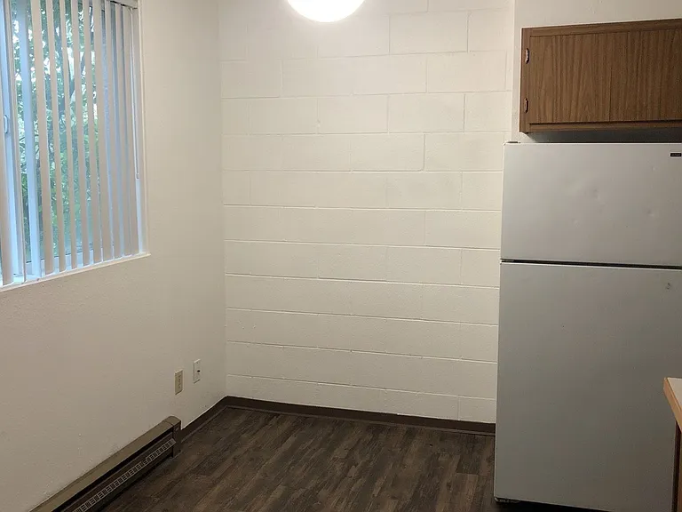 735 NE Maple St — Photo 9