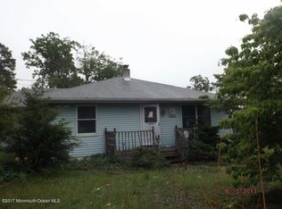 393 Trenton Ave N, Bayville, NJ 08721