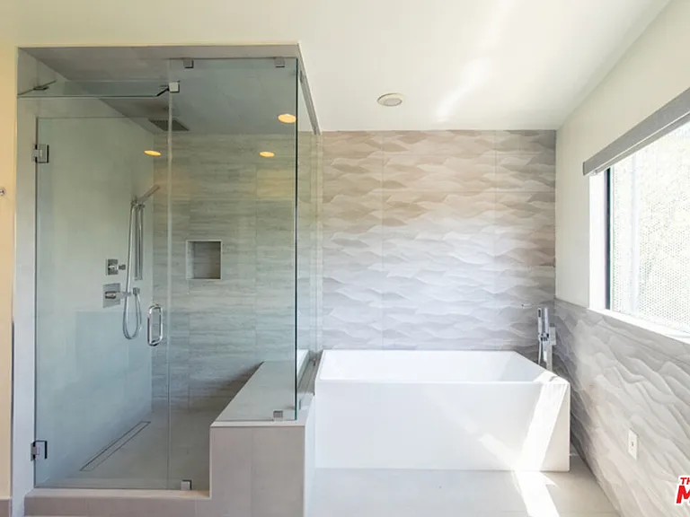 2216 Bancroft Ave — Photo 26