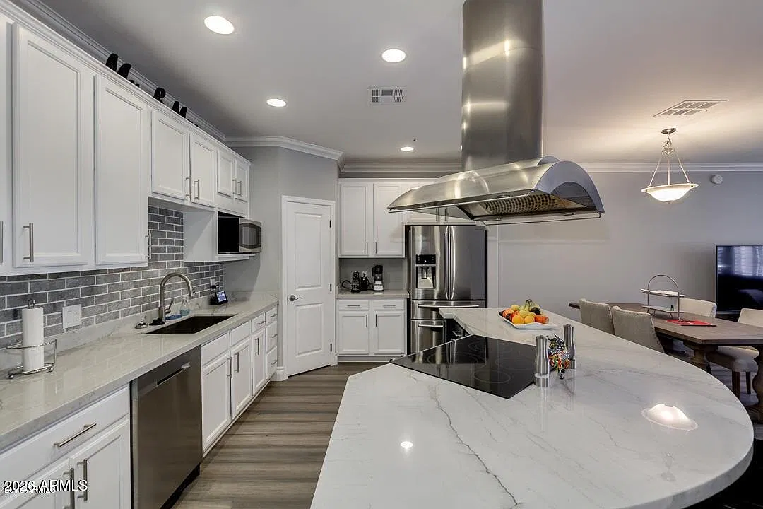 3 bed, 2.5 bath, 1929 sqft, $3,200 — Photo 4