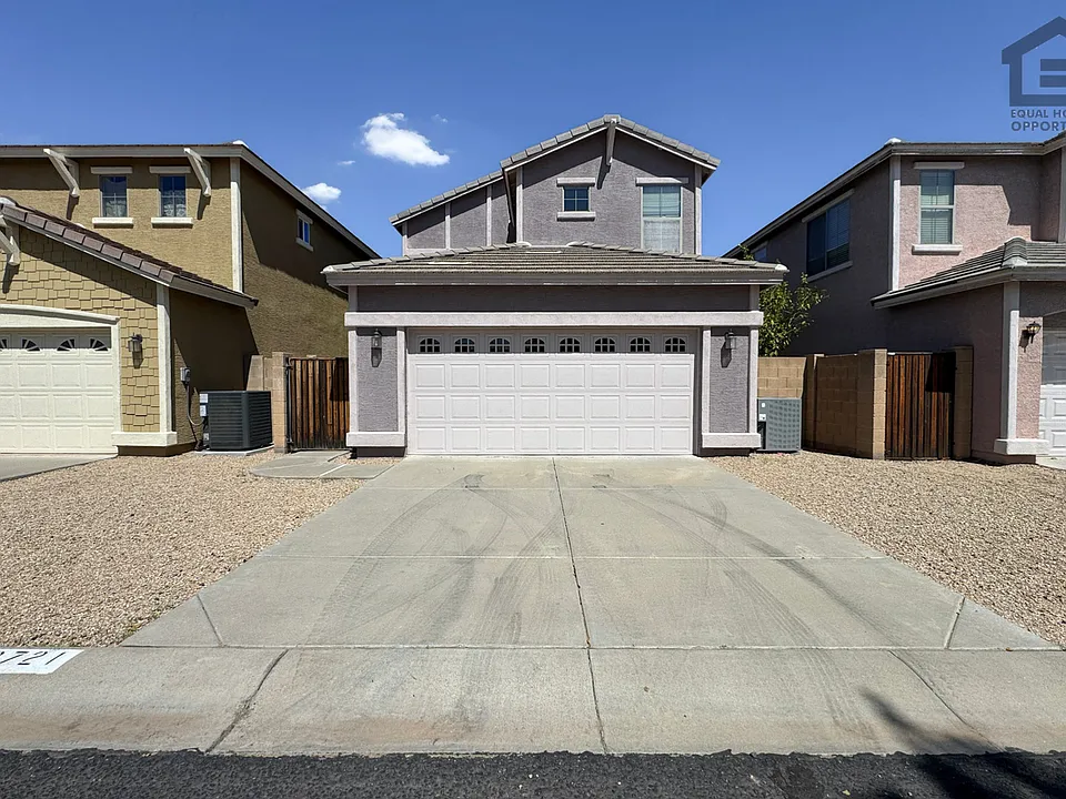 3721 E Kerry Ln