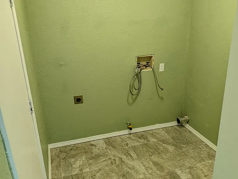 Large utility room & pantry (with built-in doggy door)