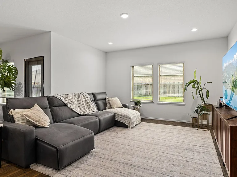 5326 Shady Olive St — Photo 9