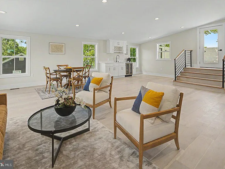 2902 Vista St NE — Photo 5