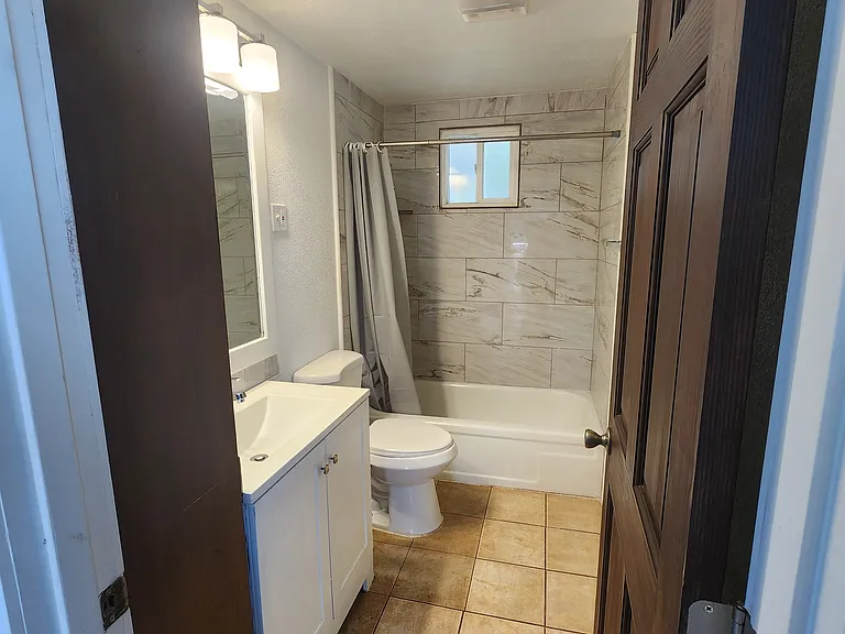 424 W Chestnut St — Photo 7
