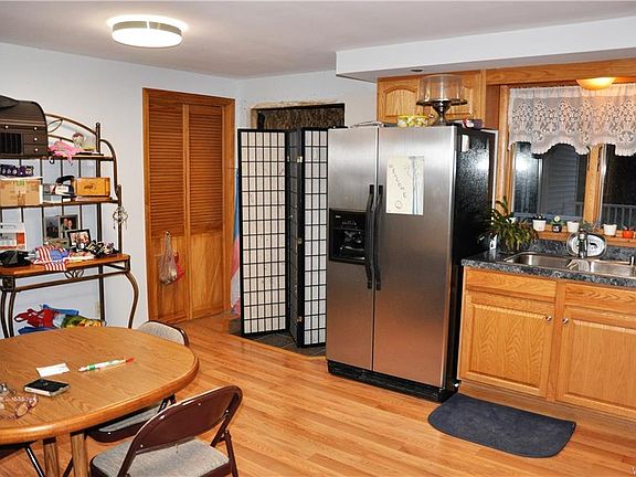 4th image of 9495 Wehrle Dr