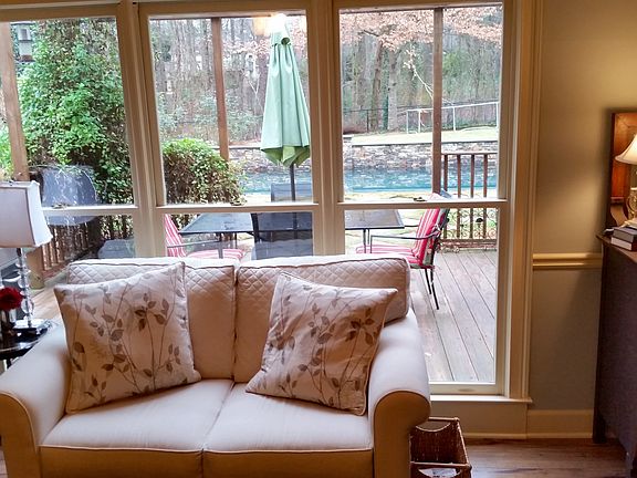 5th image of 624 Magnolia Ln