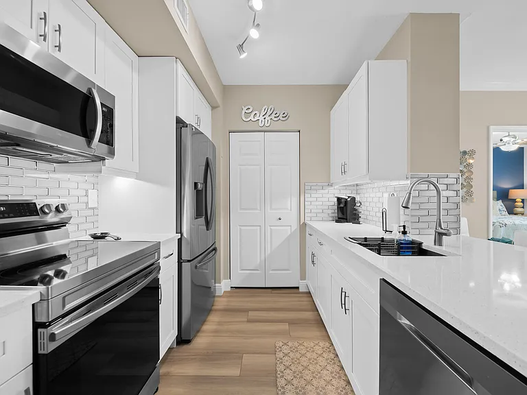 720 S Sapodilla Ave #502 — Photo 4