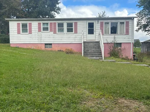208 E 16th St, Front Royal, VA 22630