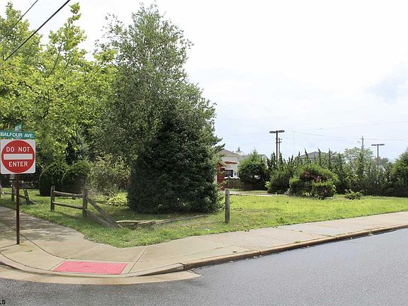 3rd image of 5800 Balfour Ave
