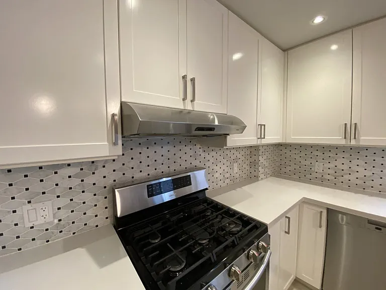22 Lorindale Ave — Photo 11