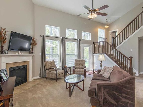 5th image of 384 Seatrain Dr