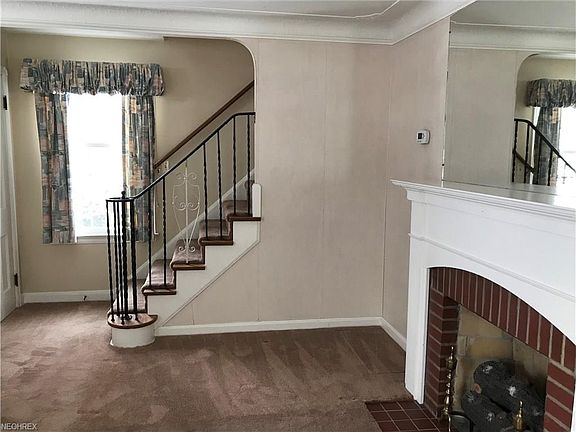 4th image of 15107 Esther Ave